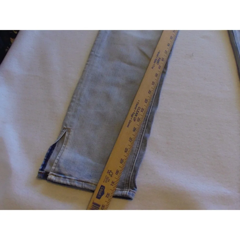 Dogma Distressed Light Wash Straight Leg Jeans with Split  Size 3‎